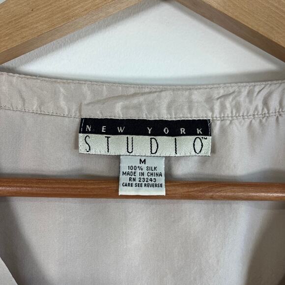 Vintage New York Studio 100% Silk Ruffle Blouse Beige Size M Coquette Prairie - Picture 3 of 12